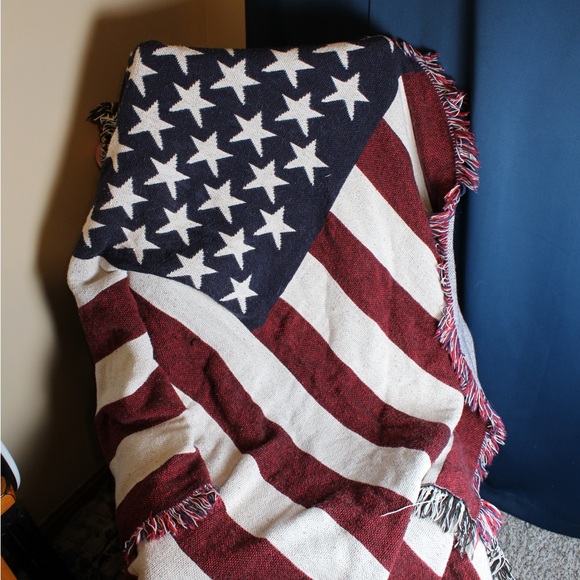 American Flag Patterned Throw Blanket - Picture 1 of 9